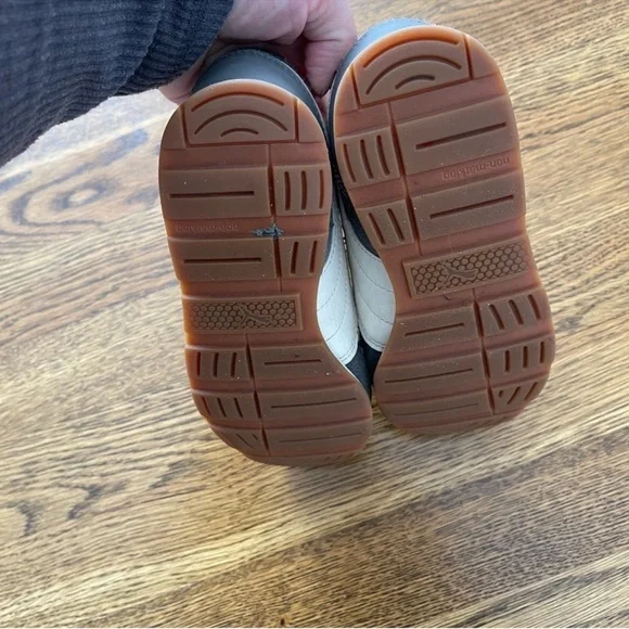 Puma Kids Gray Sneakers with Velcro - Picture 4 of 5